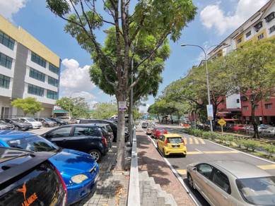 Petaling Utama Ground Floor End Lot Facing Main Road With Car Park