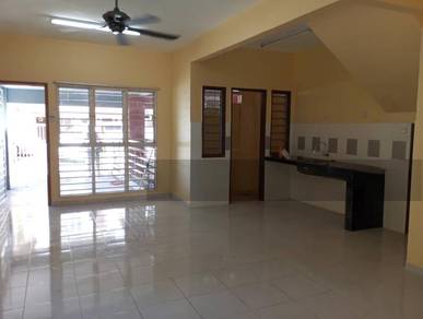 Amansiara Selayang Townhouse Partially Furnished Corner unit for Rent