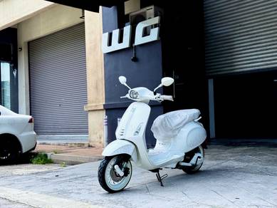 2022 Vespa Sprint x Justin Bieber Edition