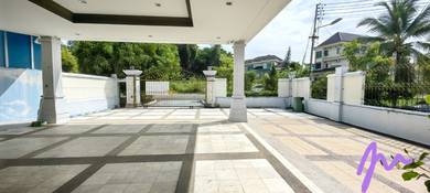 3sty Semi-Detached @Iramanis area