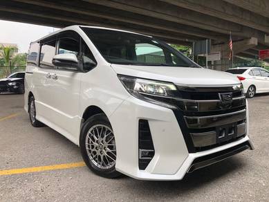 Toyota NOAH 2.0 SZ REAR CAMERA POWER DOOR