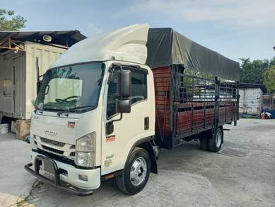 2019 Isuzu NPR81UKH Wooden Cargo Am 16' Top Cond