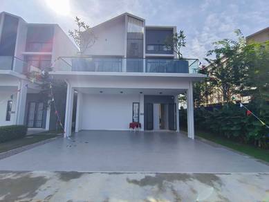Semi-D Acacia Heights Kluang | Tepi Tasik, Gated & Guarded!