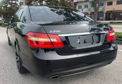Mercedes Benz E250 CGI.Sunroof ,reverse cam