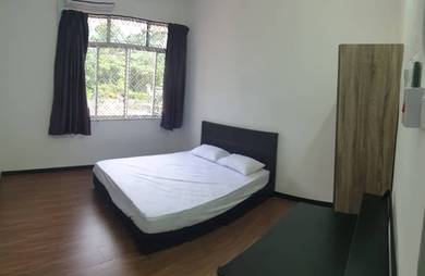 Spacious Middle Room for Rent Near Bayan Lepas