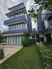 Corner unit triple storey lake view twin villa presint 8 putrajaya