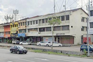 Perling Facing mainroad 3 storey shoplot first and 2nd floor For Rent