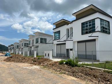 1.5 storey Semi D Warehouse (Corner + Intermediate) For Rent Perlis