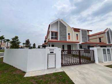 Corner Lot Double storey semi-D Cluster For Sale Alamsari