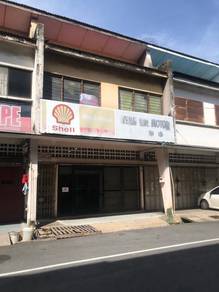 Seberang jalan putra (strategy)