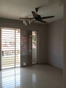 1st Floor Townhouse Upper Unit | Taman Balakong Jaya |2 Car Park|Murah