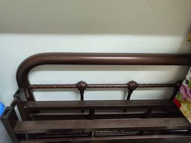 5' Queen Metal Bed Frame (Cooper)