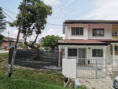 Double Storey Corner house in PJ SS1 ,  room for rent nearby Sunway