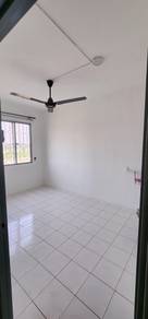 Vista Pinggiran | Seri Kembangan | Partly Furnish| 1 Car Park |Balcony