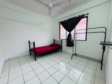 Bilik Single&Privacy-FREE Wifi,Near MRT-Kota Damansara,TTDI,One Utama