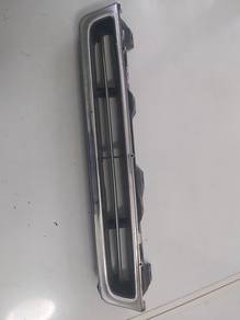 Grill senyum eterna for perdana