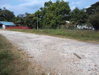 Tepi Jalan Utama Pulau Sebang