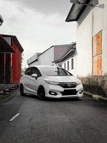 Honda Jazz 1.5E 2018yrs free warranty