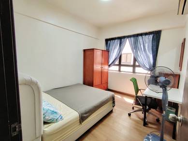 Cosy and Private Queen Bedroom for Rent in Mutiara Oriental Condo, PJ