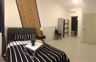 HAMILTON MASTER Room Rental 5mins walk to SRI RAMPAI LRT Wangsa Maju
