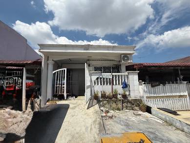 Jalan kaki ke surau Single Storey Bandar Tun Hussin on (BTHO) Cheras