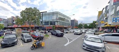 3 Storey Shop-office The Triullium Lake Field Sungai Besi (Corner Lot)