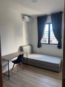 Facing Swinburne University, Kenny Hill Residence Apartment For Rent