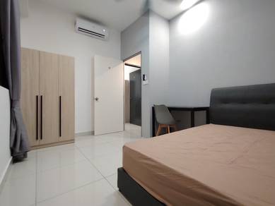 Bilik Sewa - Middle Queen Bedroom di EduSentral @ Setia Alam / Klang