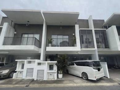 Andana Villa @ D'Alpinia, Puchong Save 220k! 3 Storey Terrace Auction