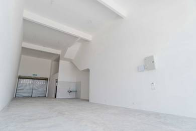 [ Face Road ] Eco Ardence Crest @ Ground Floor Shop For Rent