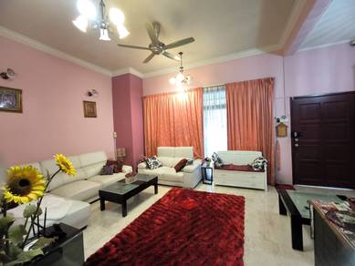 Ara Vista semi-D house for sale!