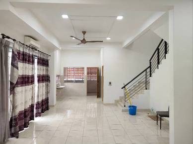 Setia Indah 12 Endlot Setia Alam with kitchen table top For Rent