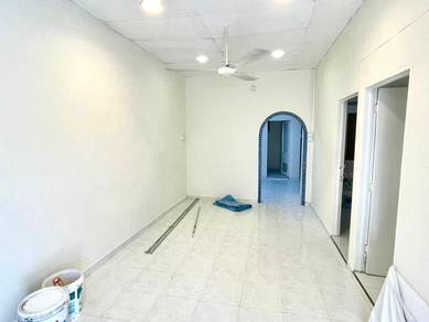 LORONG SEREMBAN , 1/terrace for sale  -- la 1200sf
