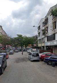 Ground floor Corner shop @ Taman Desaria pj