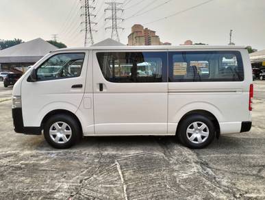 Toyota HIACE 2.5 WINDOW VAN - LOW ROOF (M)