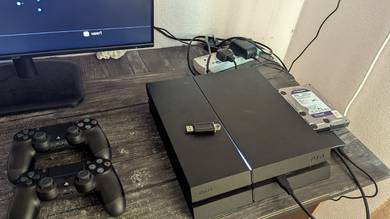 ps4 fat 2.5tb  jailbreak (53 games)