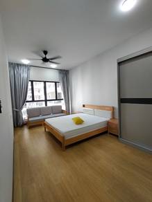Big Master Bedroom (for LADY) at country garden danga bay - near CIQ