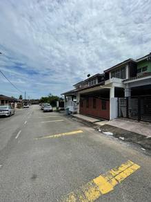 Indera Mahkota 2 - Teres 2 tingkat untuk dijual