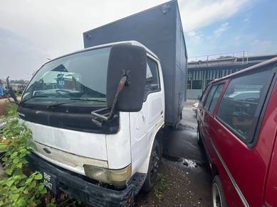Nissan YU41H4 Box Lorry (M) Kedai Loan