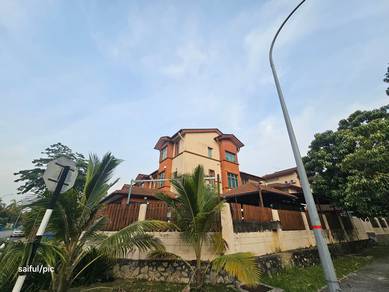 Corner Lot 2.5 Storey Renovated Canal Garden Kota Kemuning