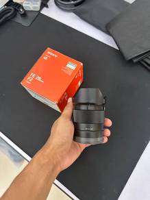 sony fe 28mm f2 prime lens