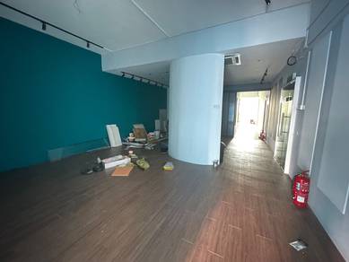 Dataran Puchong Office got lift near Kwsp