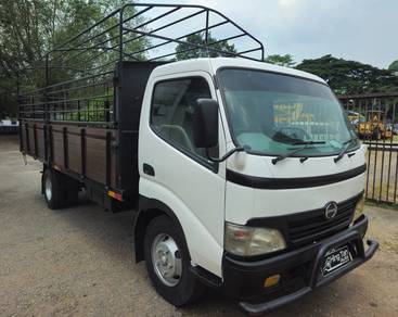 Hino 18 Kaki 4.0 Turbo EnjinHijau1Owner 17 Feet