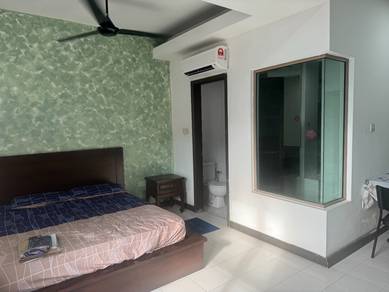 Ritze Perdana, Block A, Middle floor