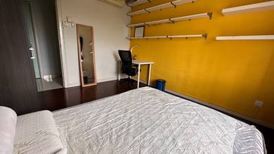 1 Middle Room For Rent (Female Only) - Green Avenue Condo, Bukit Jalil