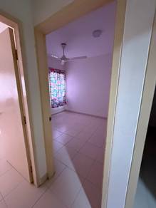 Nice Basic De Bayu Apartment 900sqf,3R2b,Setia Alam