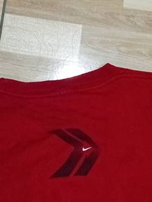 Baju vintage nike merah M