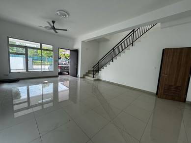 ImpianEmas Ikonia new Double Storey terrace partial furnish For Rent
