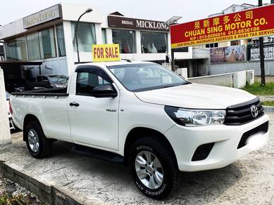 Toyota HILUX 2.4 MT (M)
