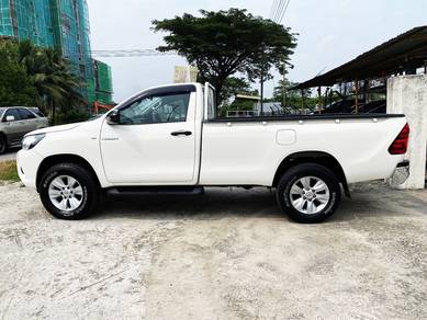 Toyota HILUX 2.4 MT (M)